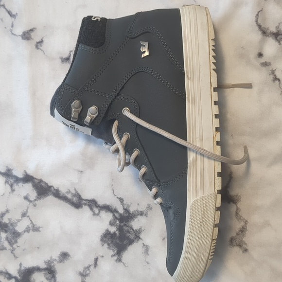 Supra kids US size 6 gray high top sneakers - Picture 6 of 8